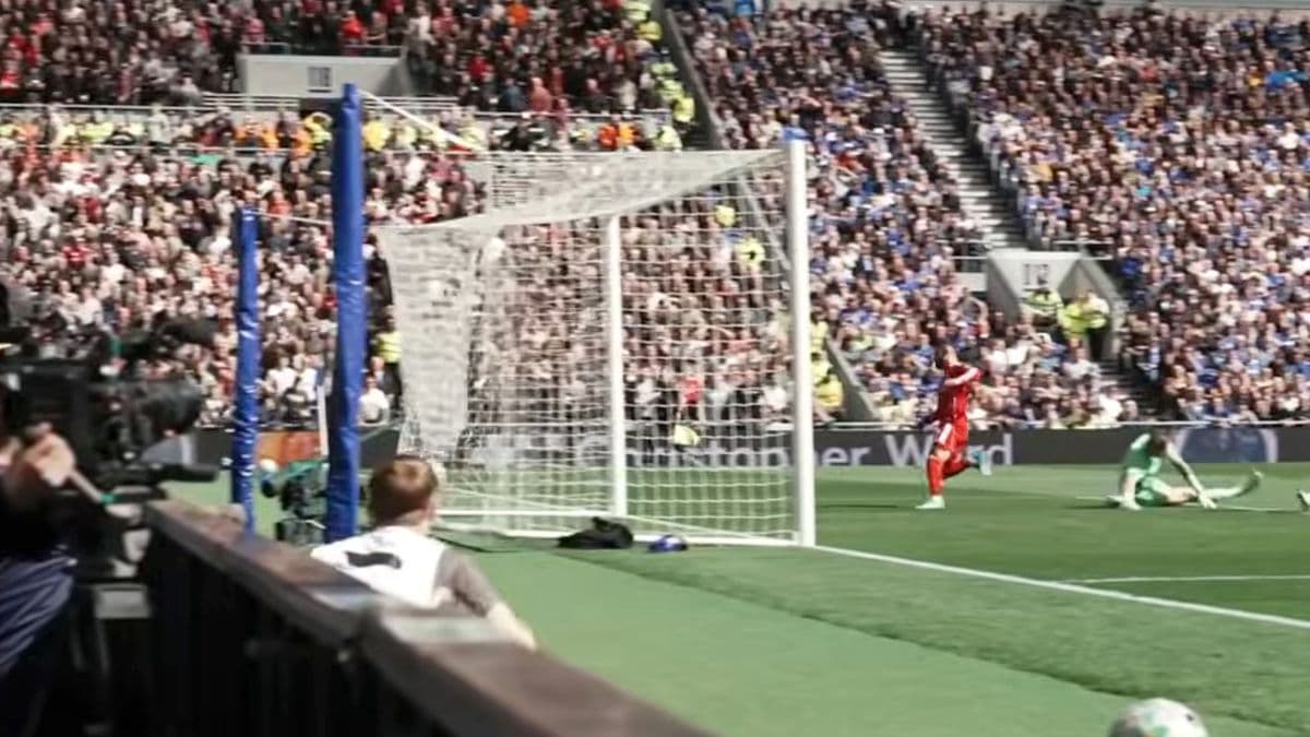 Salah postigao gol u derbiju, Everton ballboy šokirao navijače