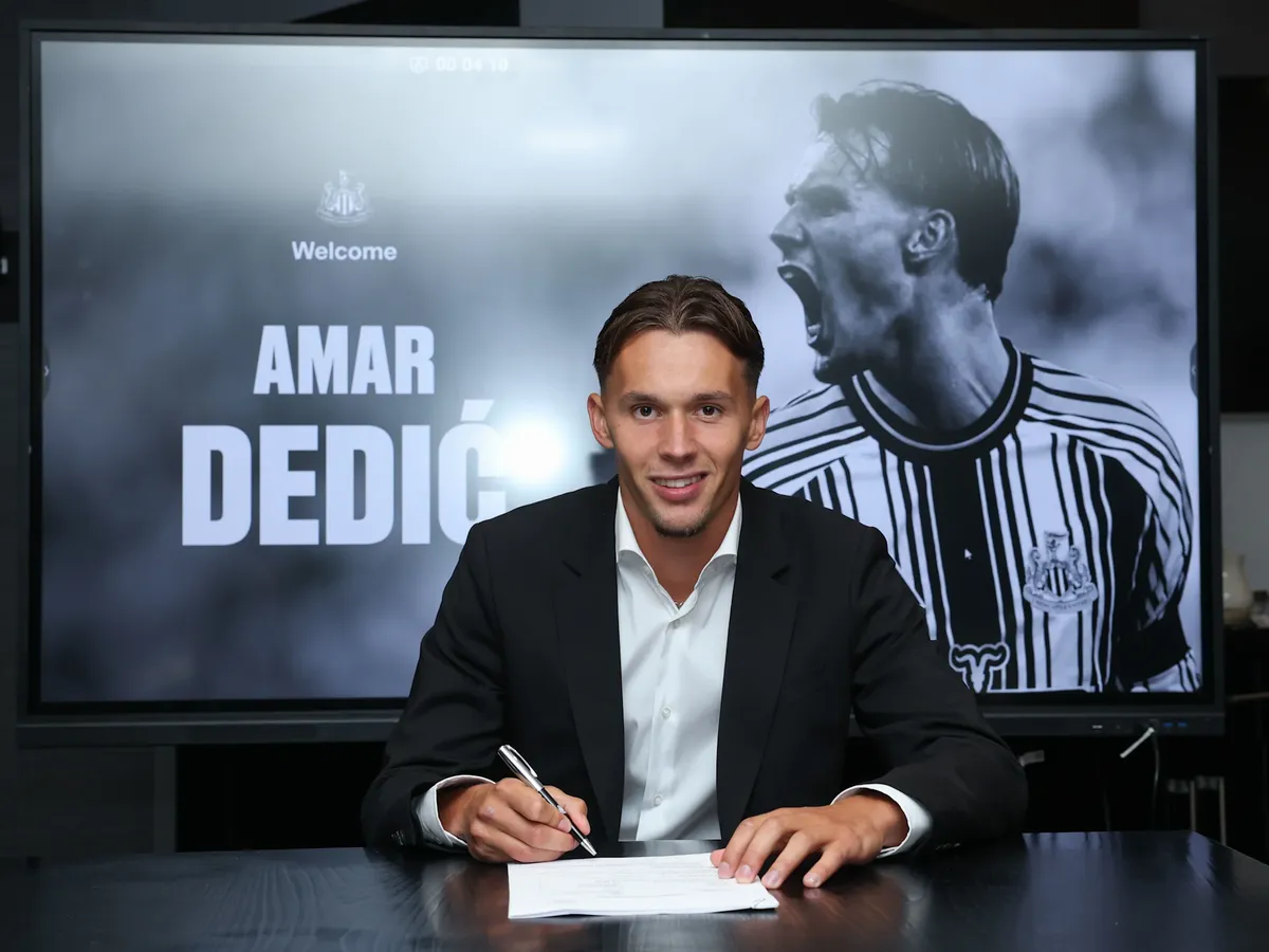 Dedić predstavljen u Newcastleu uz zastavu BiH